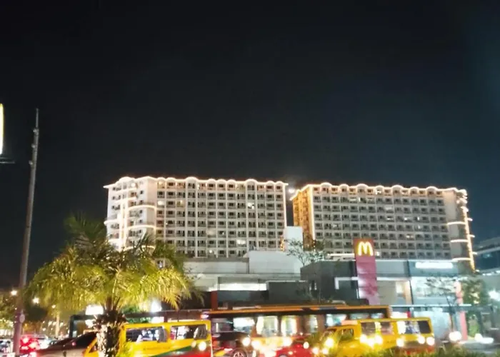 Staycation At Solemare Parksuites Tower B Near Dfa, Mall Of Asia, Ayala Mall, Parqual Mall , Cod, Conrad, Solaire, Okada Manila, & Naia,1 Bedroom Apartment Manila